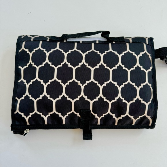 Skip Hop Pronto Baby Portable Changing Station & Diaper Changing Pad Clutch Onyx - Picture 11 of 16